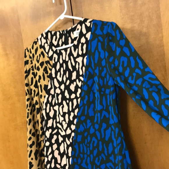 Fitted sheath Dress with long sleeves. - Picture 4 of 8